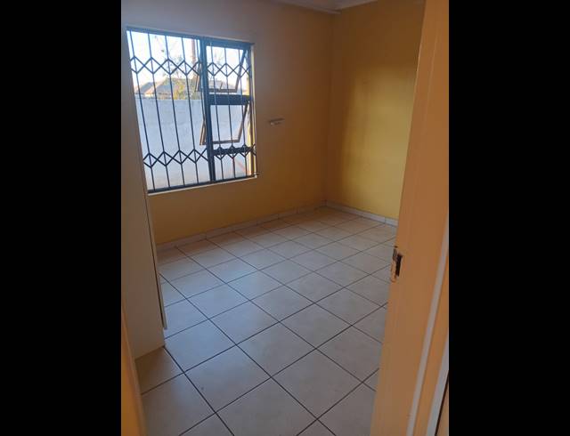 2 BEDROOM FREEHOLD FOR SALE IN KWAGUQA